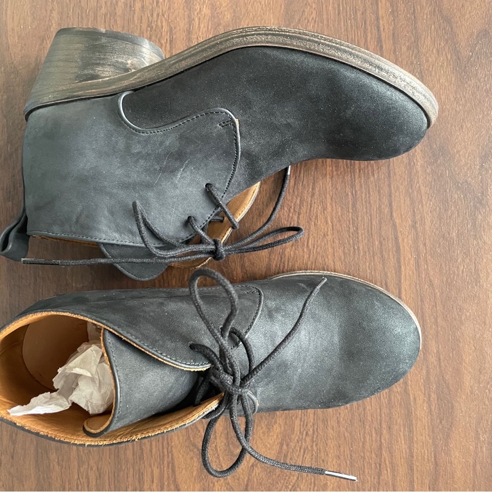 NWOT P Monjo heeled boots size 37